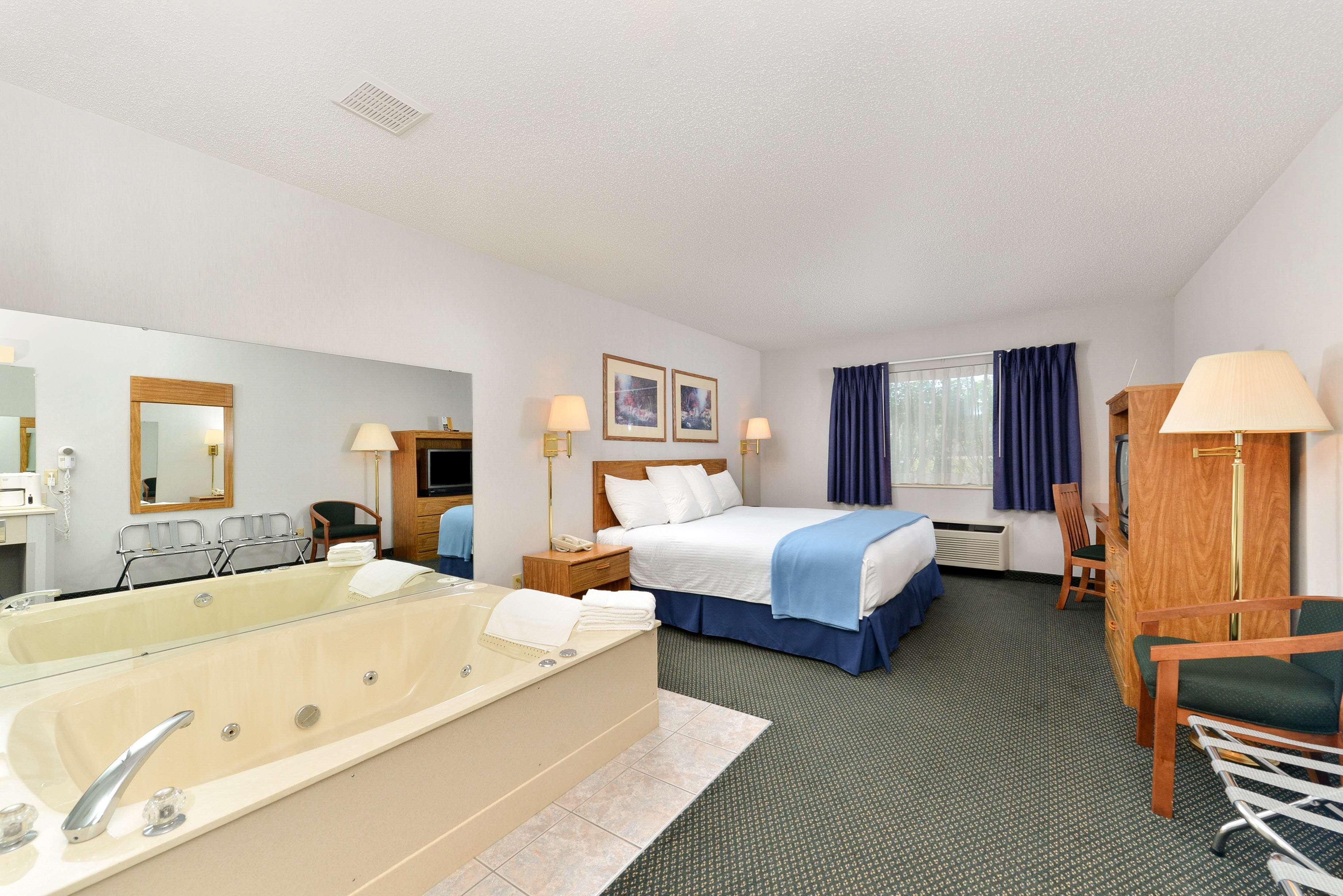 Americas Best Value Inn & Suites - Tahquamenon Country Newberry Exteriér fotografie