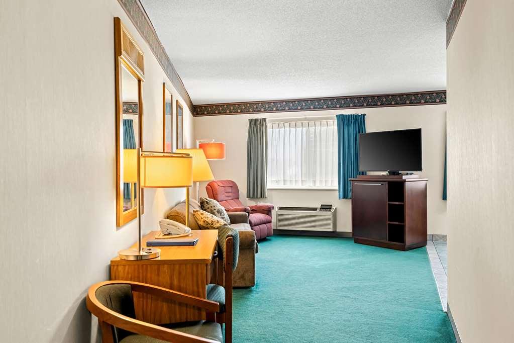 Americas Best Value Inn & Suites - Tahquamenon Country Newberry Pokoj fotografie