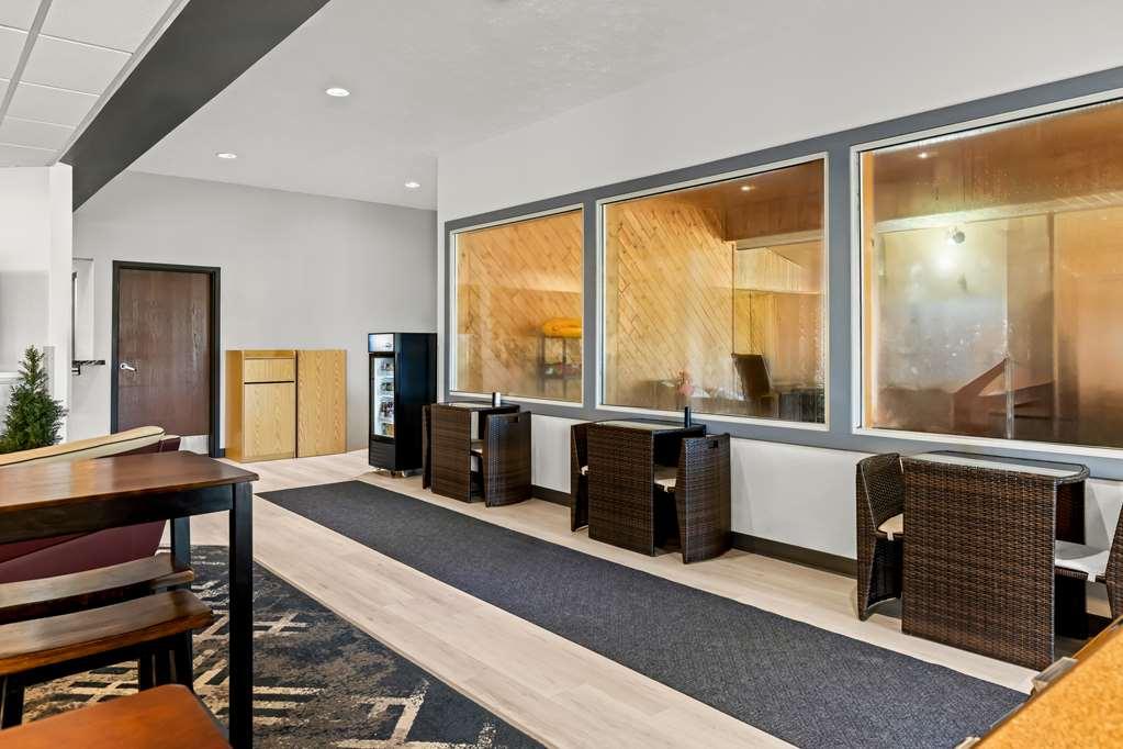 Americas Best Value Inn & Suites - Tahquamenon Country Newberry Restaurace fotografie
