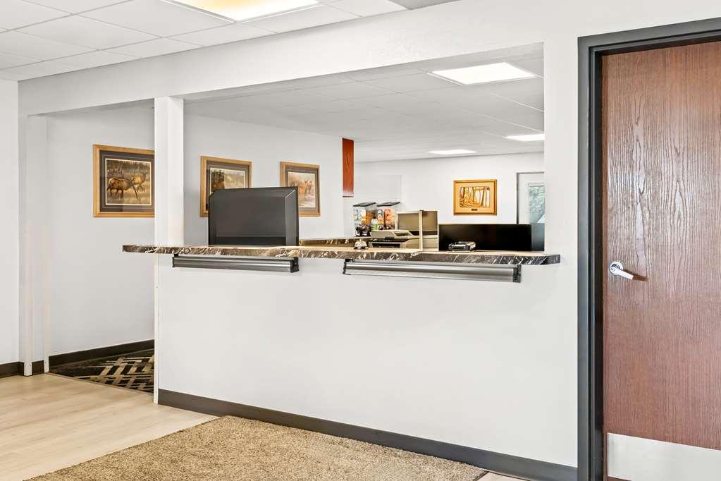 Americas Best Value Inn & Suites - Tahquamenon Country Newberry Interiér fotografie