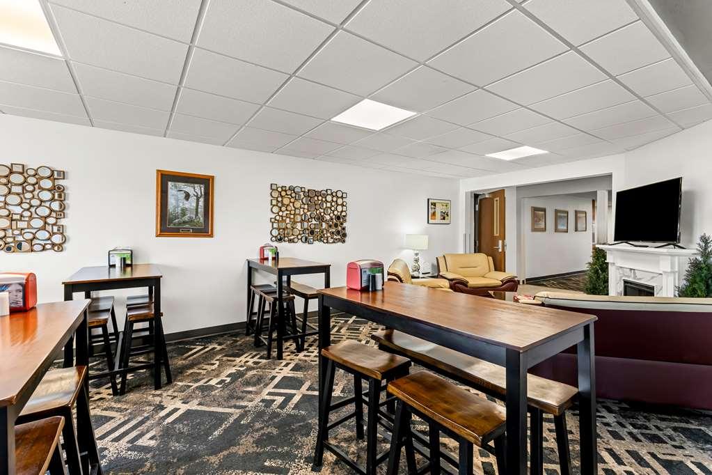 Americas Best Value Inn & Suites - Tahquamenon Country Newberry Restaurace fotografie