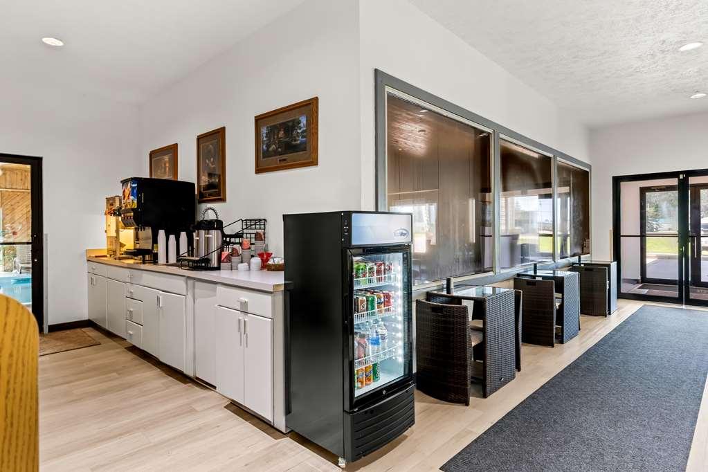 Americas Best Value Inn & Suites - Tahquamenon Country Newberry Restaurace fotografie