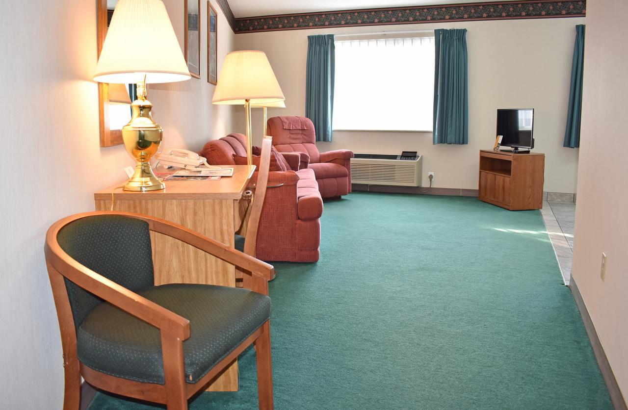 Americas Best Value Inn & Suites - Tahquamenon Country Newberry Exteriér fotografie