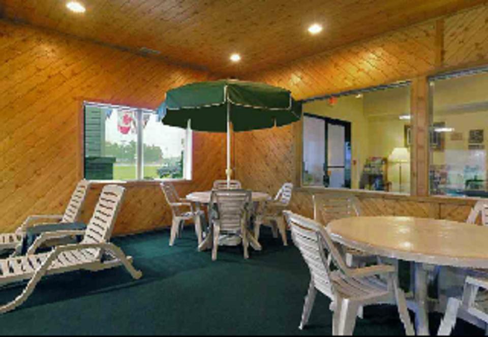 Americas Best Value Inn & Suites - Tahquamenon Country Newberry Exteriér fotografie